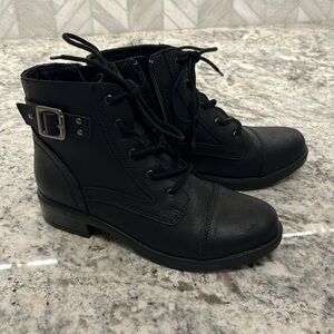 Madden Delilah - girl, black combat boots